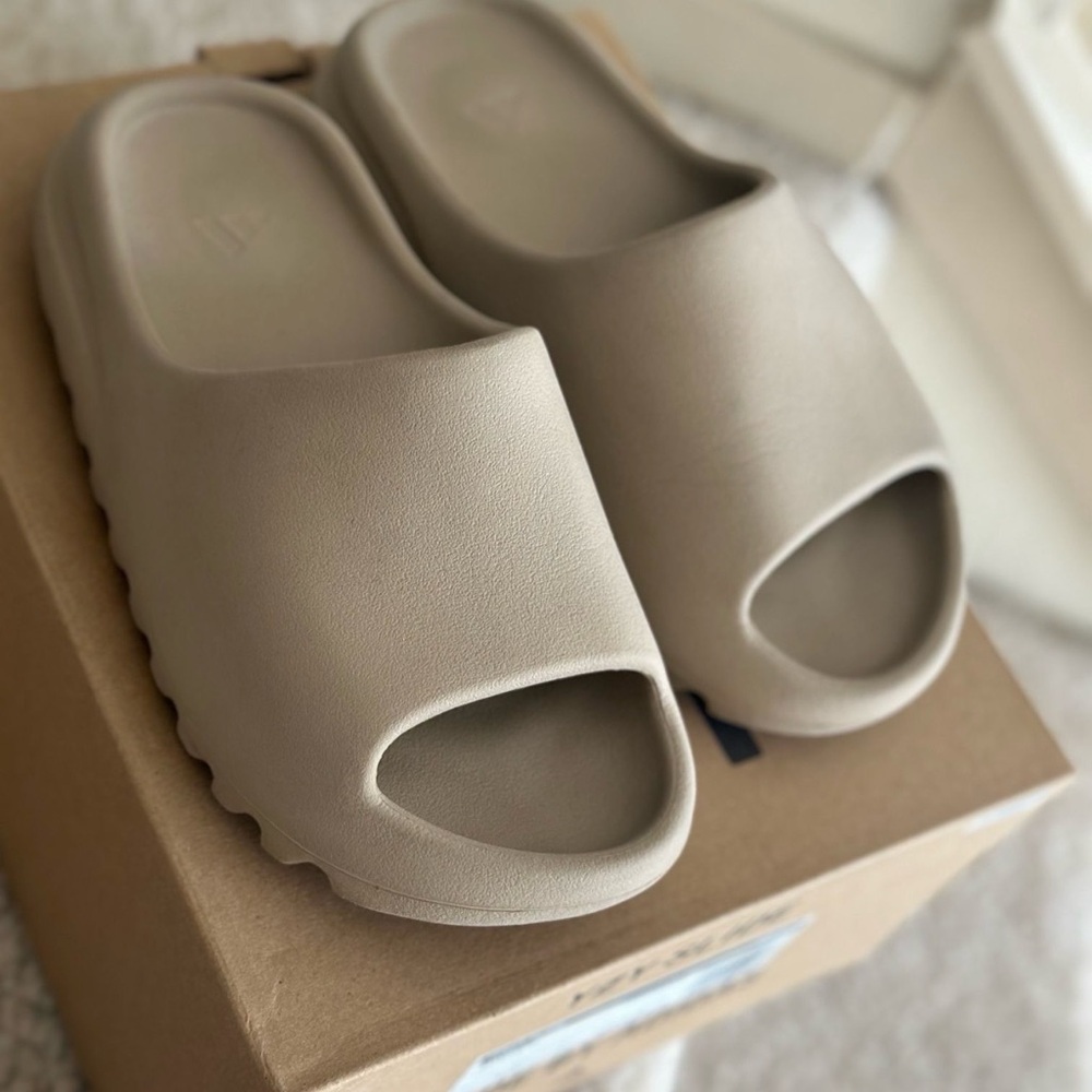 YEEZY slide - Pure (2021 re-release) $100